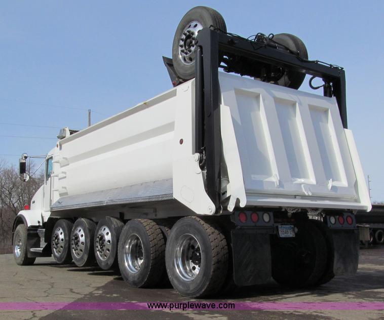 image for item A7507 2004 Kenworth T800B Super 18 dump truck