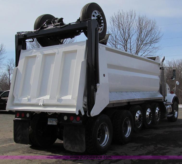 image for item A7507 2004 Kenworth T800B Super 18 dump truck