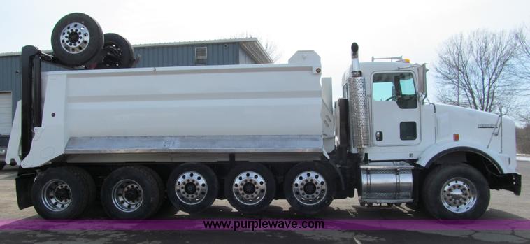 image for item A7507 2004 Kenworth T800B Super 18 dump truck