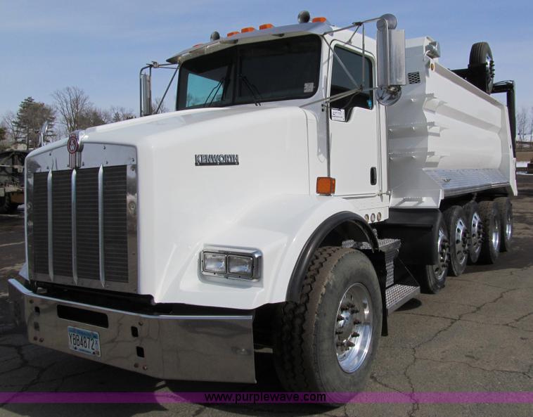 image for item A7507 2004 Kenworth T800B Super 18 dump truck