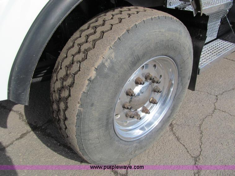 image for item A7507 2004 Kenworth T800B Super 18 dump truck