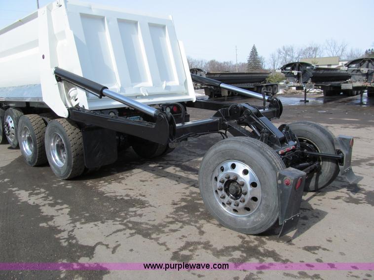 image for item A7507 2004 Kenworth T800B Super 18 dump truck