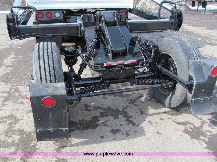 image for item A7507 2004 Kenworth T800B Super 18 dump truck