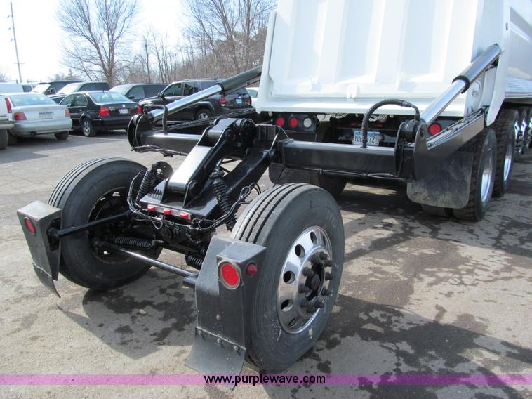 image for item A7507 2004 Kenworth T800B Super 18 dump truck