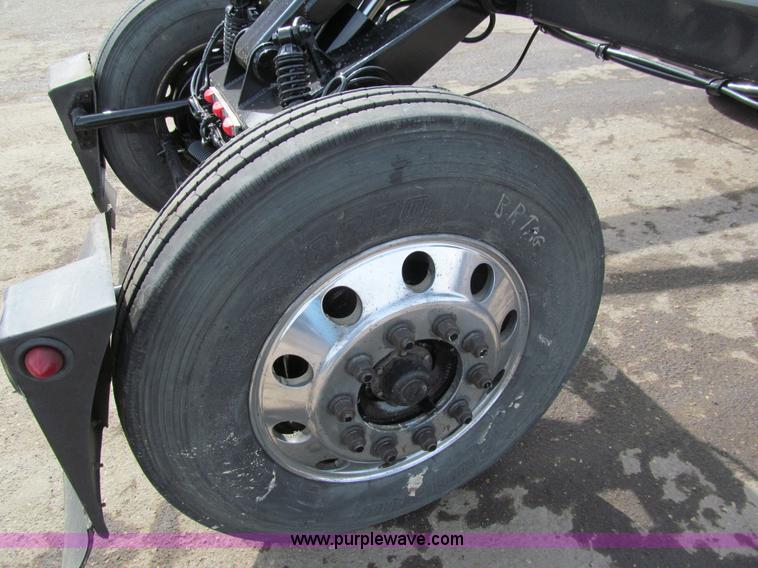 image for item A7507 2004 Kenworth T800B Super 18 dump truck