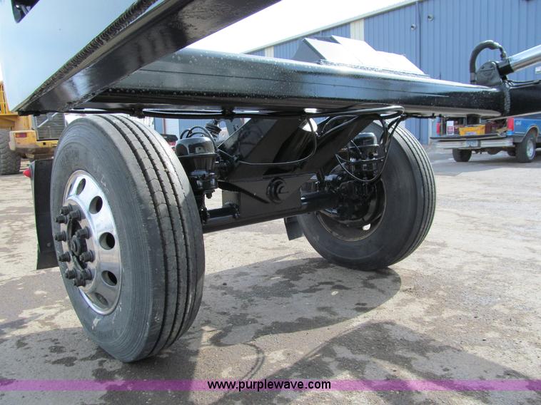 image for item A7507 2004 Kenworth T800B Super 18 dump truck