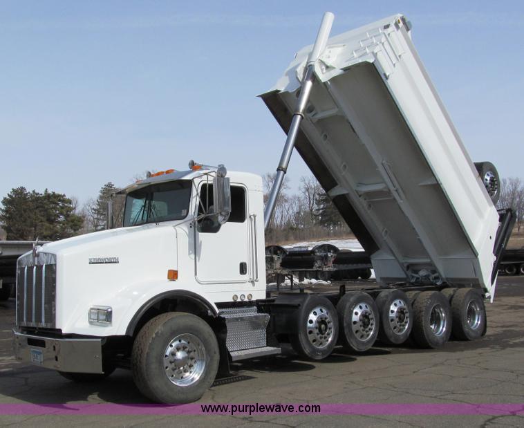 image for item A7507 2004 Kenworth T800B Super 18 dump truck
