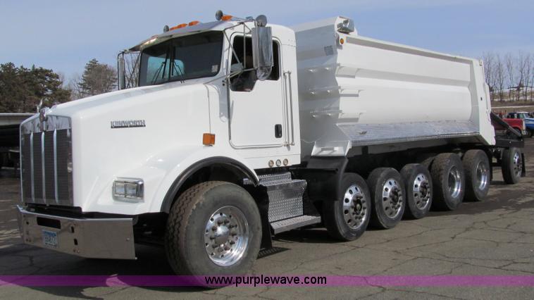 image for item A7507 2004 Kenworth T800B Super 18 dump truck