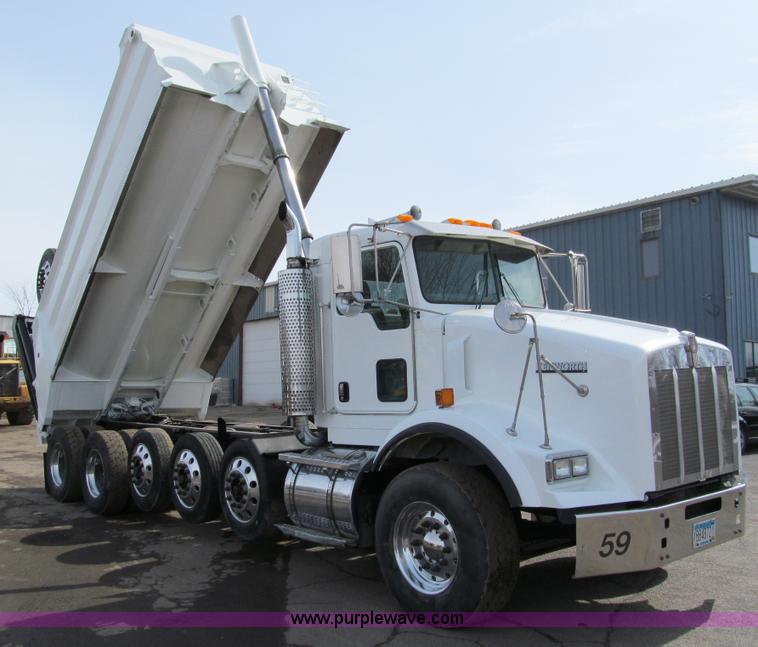 image for item A7507 2004 Kenworth T800B Super 18 dump truck