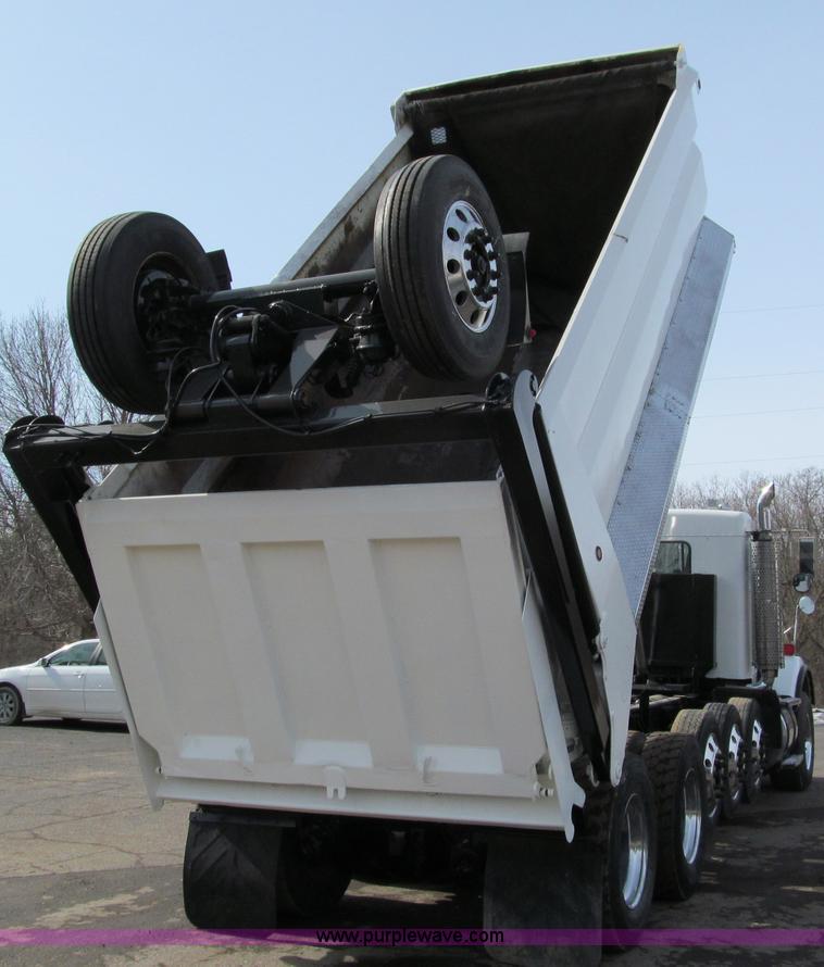 image for item A7507 2004 Kenworth T800B Super 18 dump truck