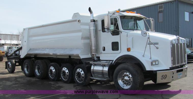 image for item A7507 2004 Kenworth T800B Super 18 dump truck