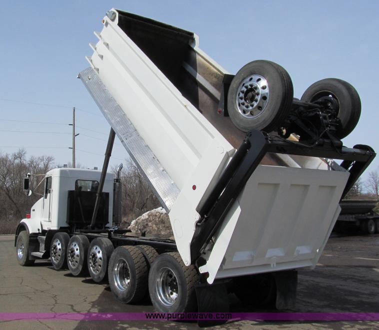 image for item A7507 2004 Kenworth T800B Super 18 dump truck