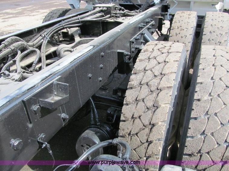 image for item A7507 2004 Kenworth T800B Super 18 dump truck