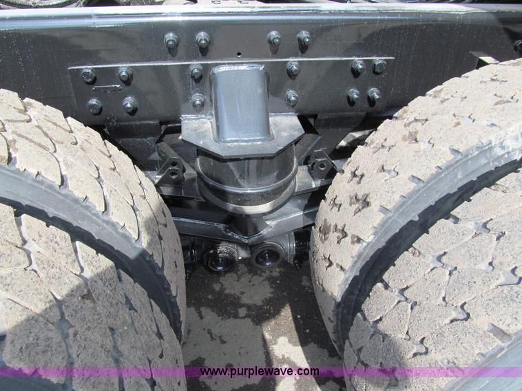 image for item A7507 2004 Kenworth T800B Super 18 dump truck