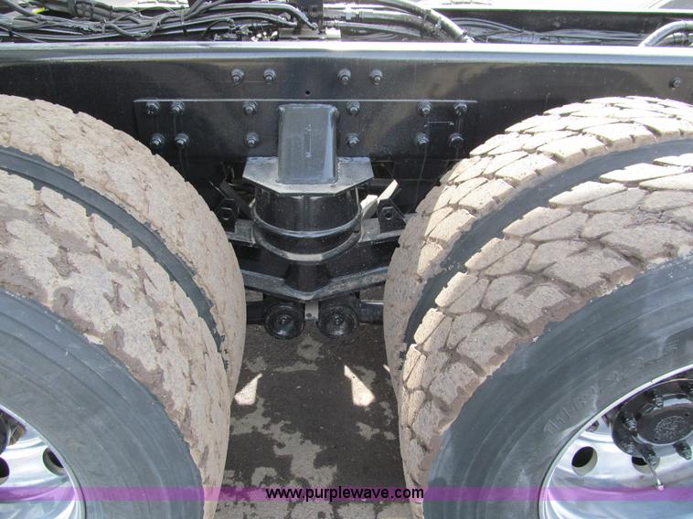 image for item A7507 2004 Kenworth T800B Super 18 dump truck