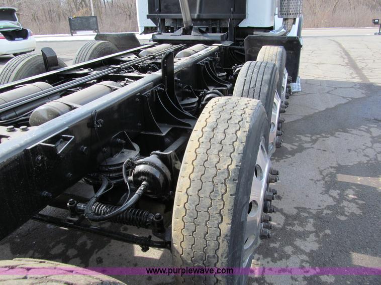 image for item A7507 2004 Kenworth T800B Super 18 dump truck