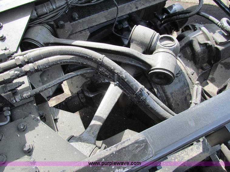 image for item A7507 2004 Kenworth T800B Super 18 dump truck