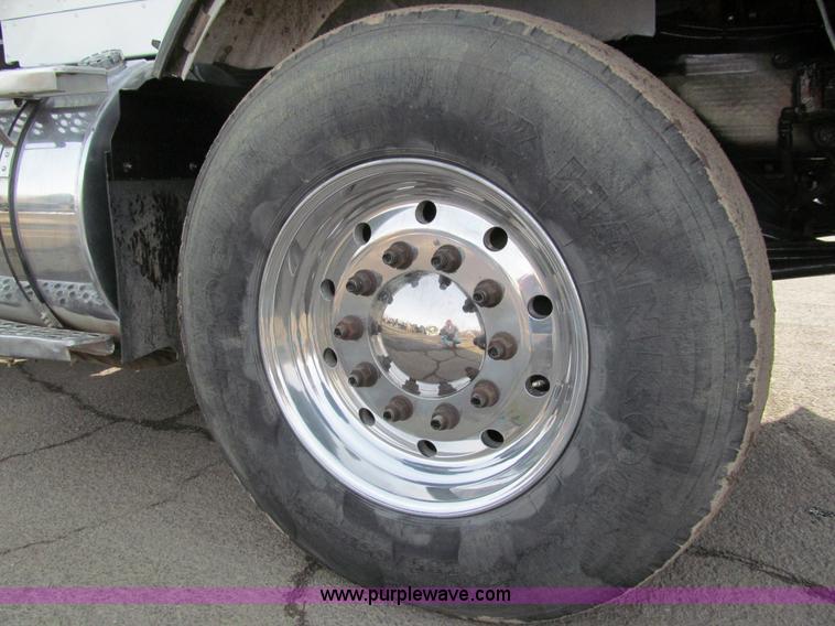 image for item A7507 2004 Kenworth T800B Super 18 dump truck