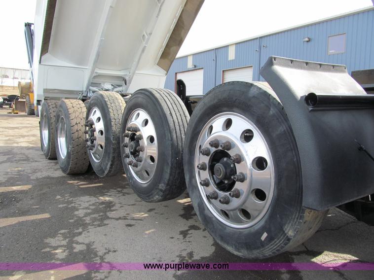 image for item A7507 2004 Kenworth T800B Super 18 dump truck