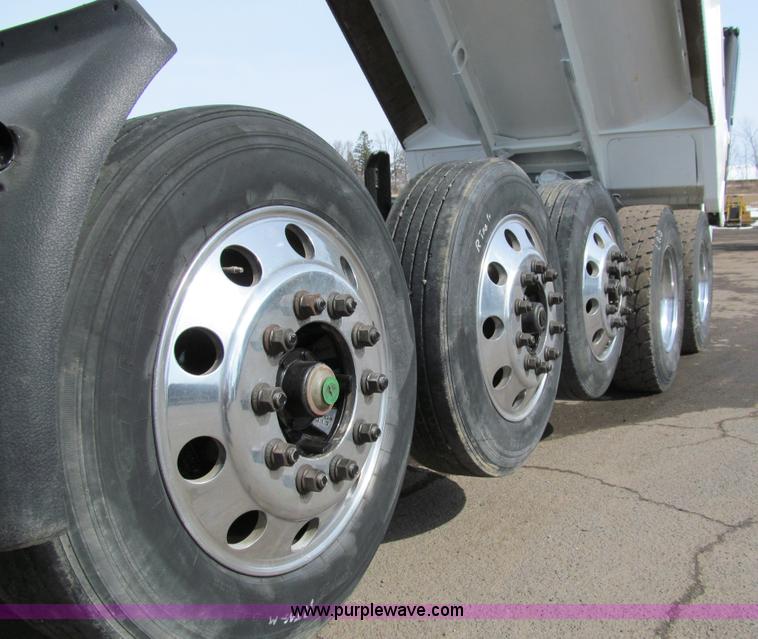 image for item A7507 2004 Kenworth T800B Super 18 dump truck