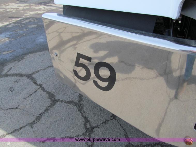 image for item A7507 2004 Kenworth T800B Super 18 dump truck