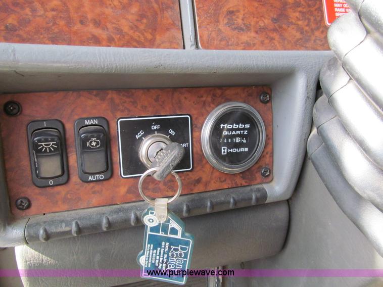 image for item A7507 2004 Kenworth T800B Super 18 dump truck