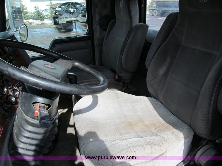 image for item A7507 2004 Kenworth T800B Super 18 dump truck