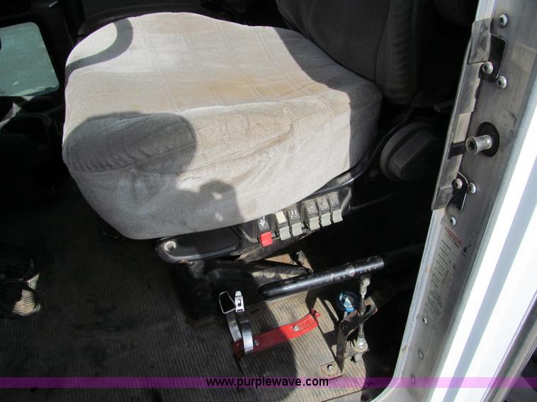 image for item A7507 2004 Kenworth T800B Super 18 dump truck