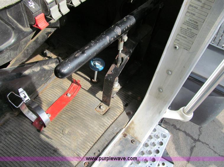 image for item A7507 2004 Kenworth T800B Super 18 dump truck