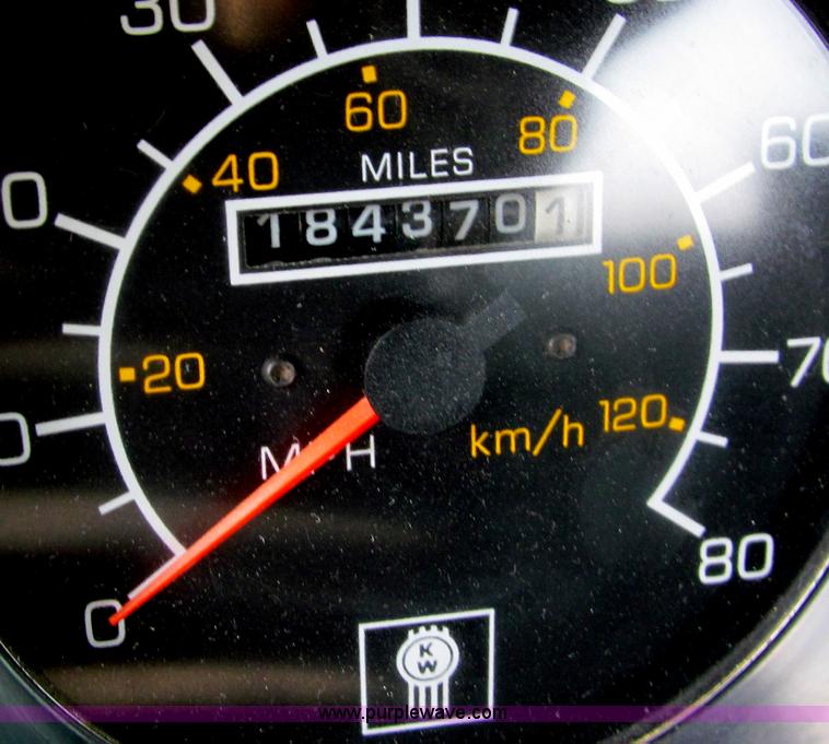 image for item A7507 2004 Kenworth T800B Super 18 dump truck