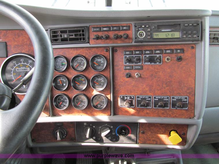 image for item A7507 2004 Kenworth T800B Super 18 dump truck