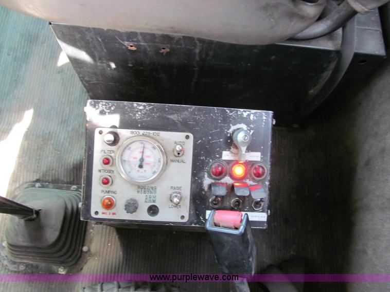 image for item A7507 2004 Kenworth T800B Super 18 dump truck