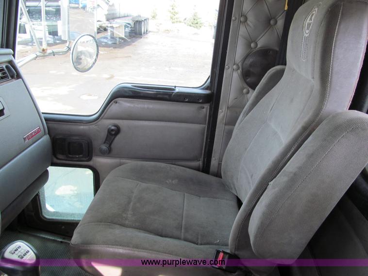 image for item A7507 2004 Kenworth T800B Super 18 dump truck