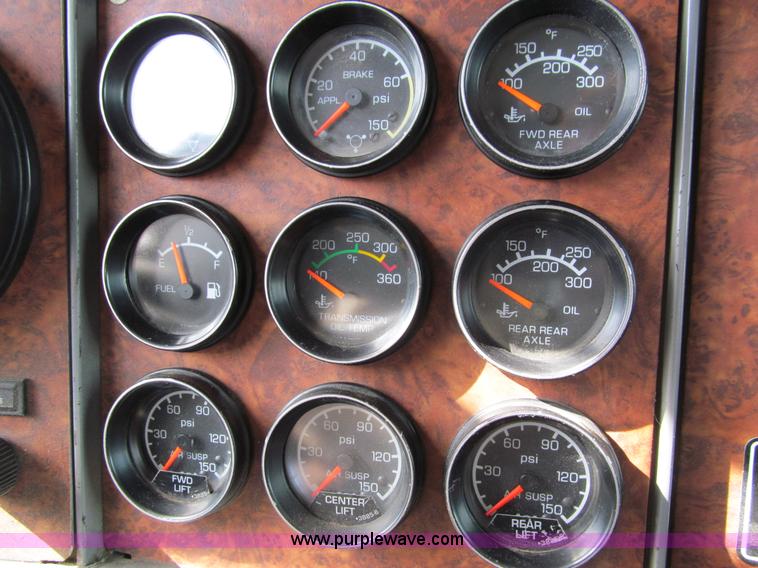 image for item A7507 2004 Kenworth T800B Super 18 dump truck