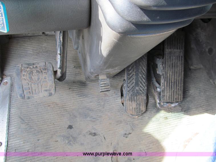 image for item A7507 2004 Kenworth T800B Super 18 dump truck