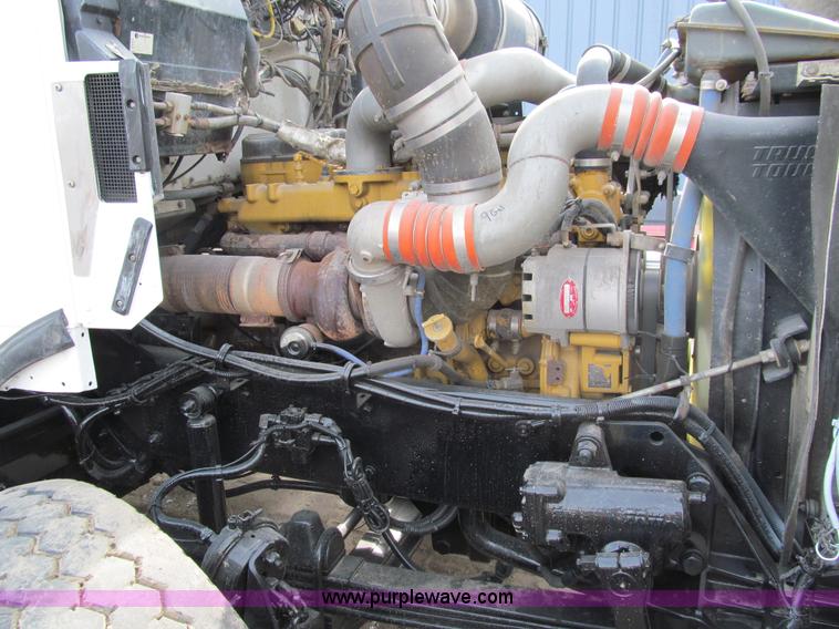 image for item A7507 2004 Kenworth T800B Super 18 dump truck