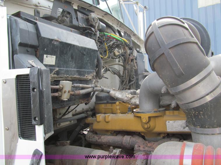 image for item A7507 2004 Kenworth T800B Super 18 dump truck