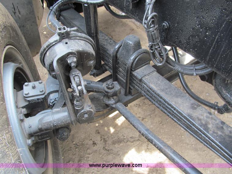 image for item A7507 2004 Kenworth T800B Super 18 dump truck