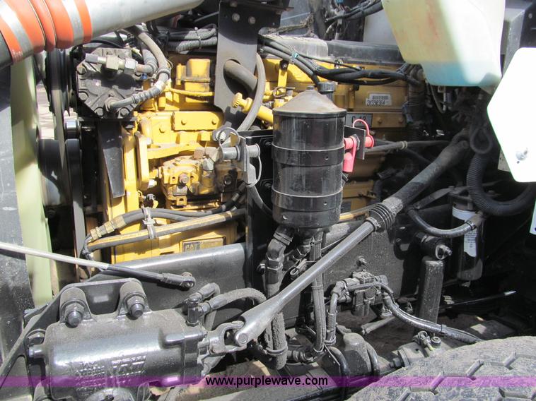 image for item A7507 2004 Kenworth T800B Super 18 dump truck