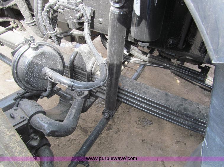 image for item A7507 2004 Kenworth T800B Super 18 dump truck