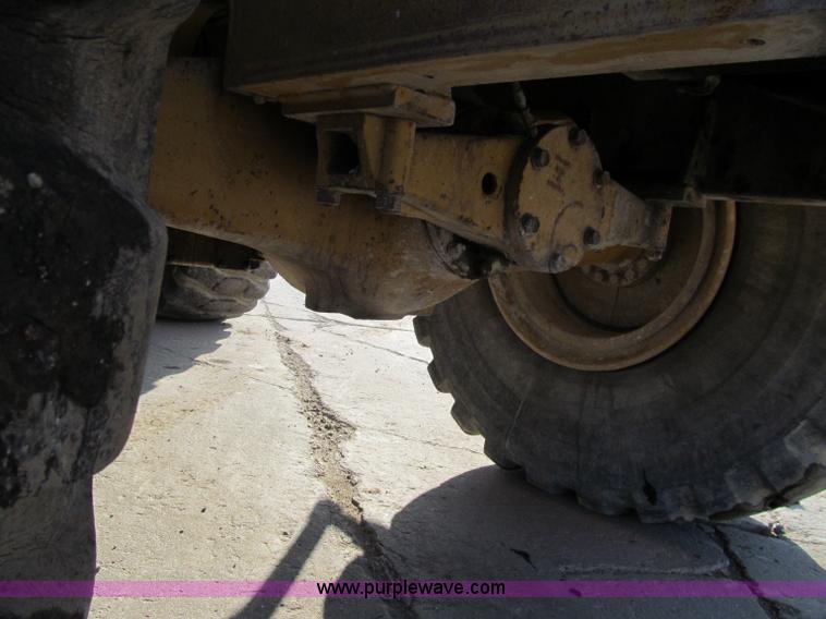image for item A8206 1988 Caterpillar 966E wheel loader