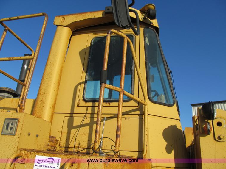 image for item A8206 1988 Caterpillar 966E wheel loader