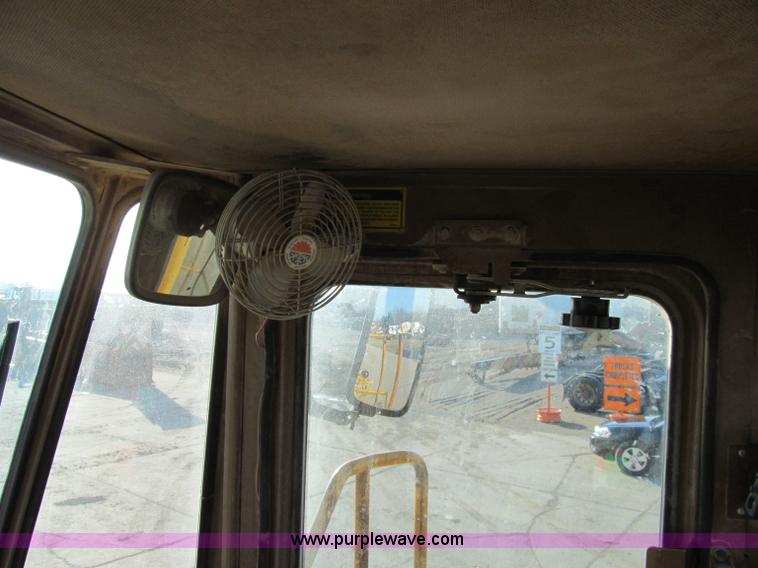 image for item A8206 1988 Caterpillar 966E wheel loader