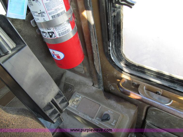 image for item A8206 1988 Caterpillar 966E wheel loader