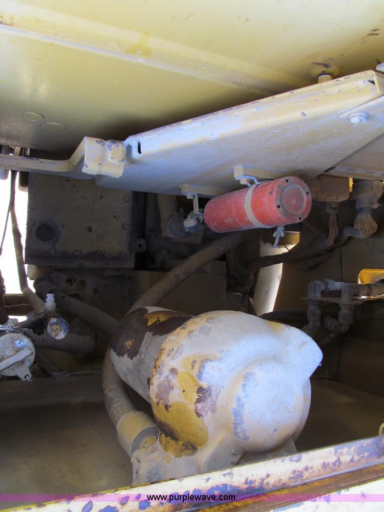 image for item A8206 1988 Caterpillar 966E wheel loader