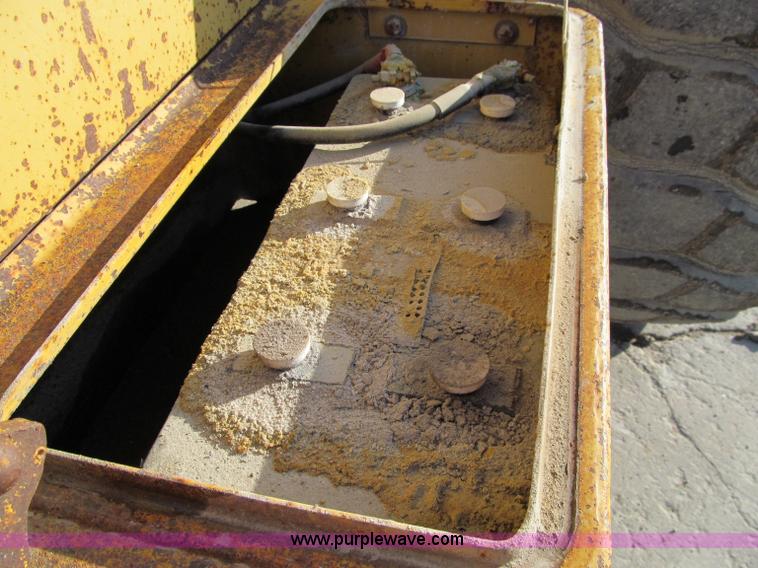 image for item A8206 1988 Caterpillar 966E wheel loader