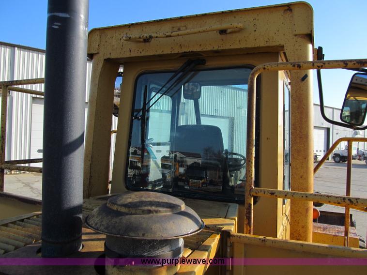 image for item A8206 1988 Caterpillar 966E wheel loader