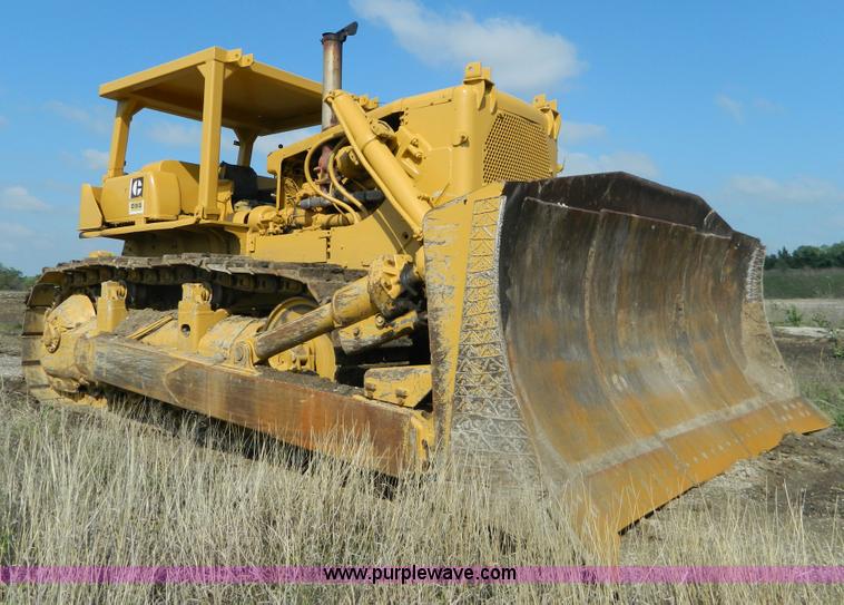 image for item B3621 Caterpillar D9 dozer