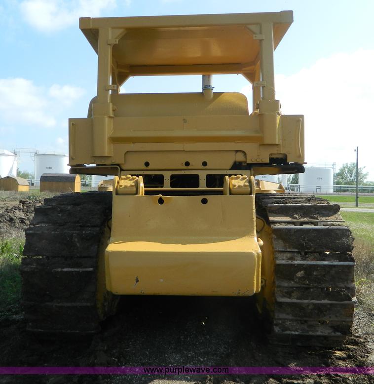 image for item B3621 Caterpillar D9 dozer