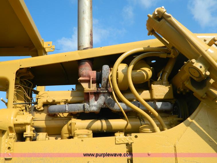 image for item B3621 Caterpillar D9 dozer